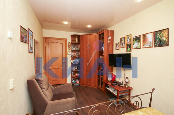 Продам двухкомнатную (2-комн.) квартиру, Железнодорожников ул, 8, Красноярск г