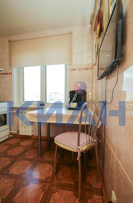 Продам двухкомнатную (2-комн.) квартиру, Железнодорожников ул, 8, Красноярск г