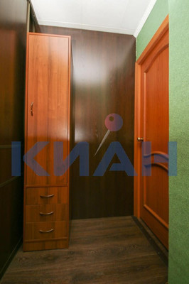 Продам двухкомнатную (2-комн.) квартиру, Железнодорожников ул, 8, Красноярск г