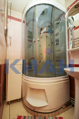Продам двухкомнатную (2-комн.) квартиру, Железнодорожников ул, 8, Красноярск г