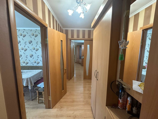 Продам двухкомнатную (2-комн.) квартиру, 1 мкр, 33/2, Кропоткин г