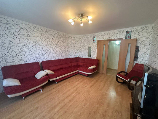 Продам двухкомнатную (2-комн.) квартиру, 1 мкр, 33/2, Кропоткин г