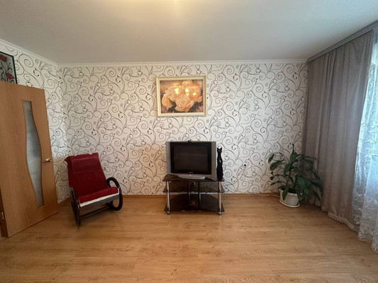 Продам двухкомнатную (2-комн.) квартиру, 1 мкр, 33/2, Кропоткин г