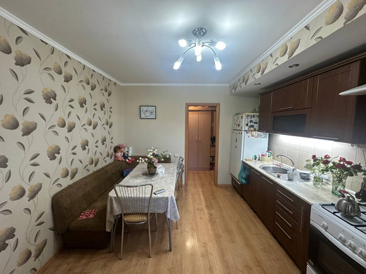 Продам двухкомнатную (2-комн.) квартиру, 1 мкр, 33/2, Кропоткин г