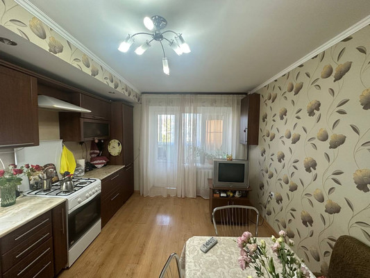 Продам двухкомнатную (2-комн.) квартиру, 1 мкр, 33/2, Кропоткин г