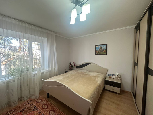 Продам двухкомнатную (2-комн.) квартиру, 1 мкр, 33/2, Кропоткин г