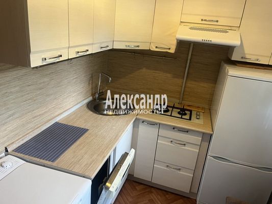 Продам двухкомнатную (2-комн.) квартиру, Революции ш, 45, Санкт-Петербург г
