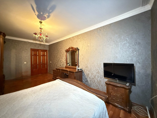 Продам трехкомнатную (3-комн.) квартиру, Мовсисяна ул, 7, Нальчик г