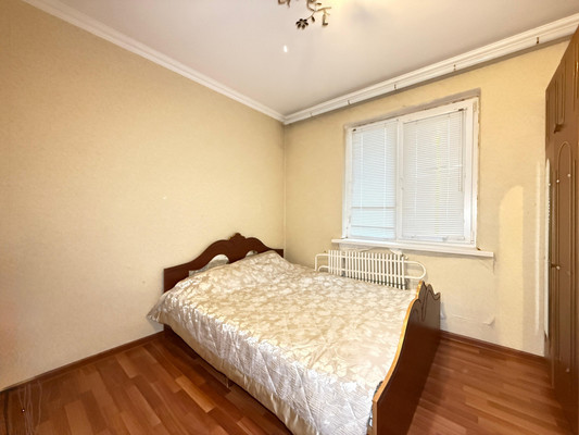 Продам трехкомнатную (3-комн.) квартиру, Мовсисяна ул, 7, Нальчик г