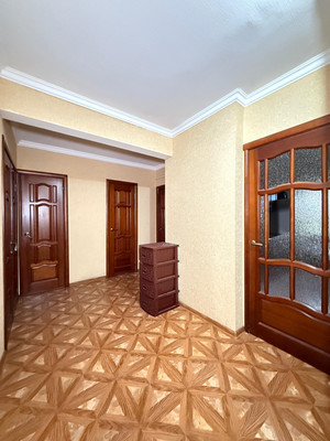 Продам трехкомнатную (3-комн.) квартиру, Мовсисяна ул, 7, Нальчик г