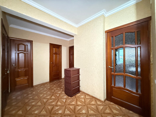 Продам трехкомнатную (3-комн.) квартиру, Мовсисяна ул, 7, Нальчик г