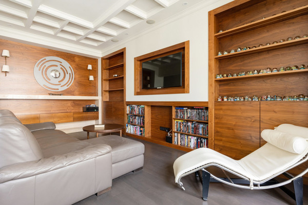 Продам трехкомнатную (3-комн.) квартиру, Ефремова ул, 21, Москва г