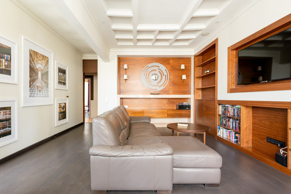 Продам трехкомнатную (3-комн.) квартиру, Ефремова ул, 21, Москва г