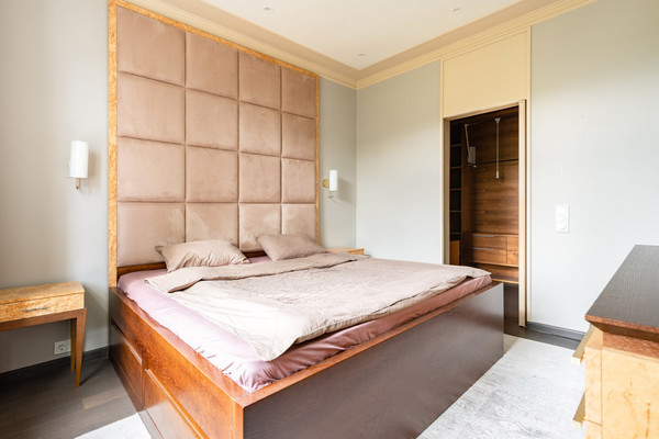 Продам трехкомнатную (3-комн.) квартиру, Ефремова ул, 21, Москва г