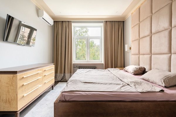 Продам трехкомнатную (3-комн.) квартиру, Ефремова ул, 21, Москва г