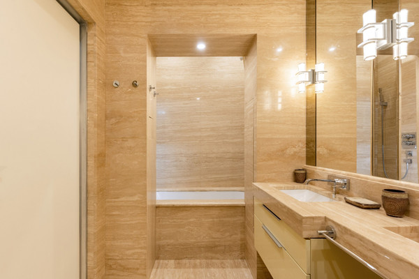 Продам трехкомнатную (3-комн.) квартиру, Ефремова ул, 21, Москва г