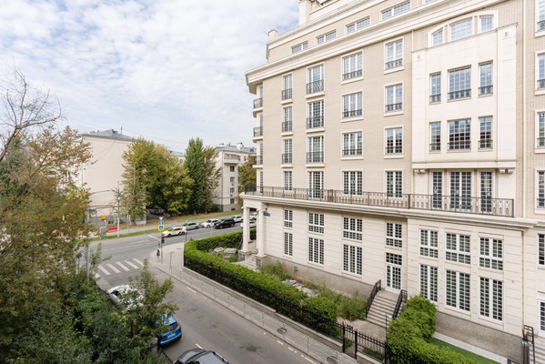 Продам трехкомнатную (3-комн.) квартиру, Ефремова ул, 21, Москва г