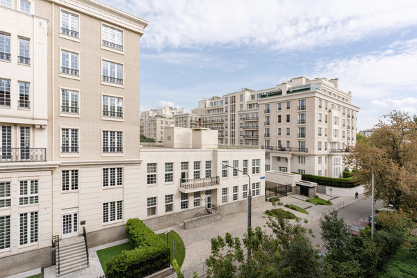 Продам трехкомнатную (3-комн.) квартиру, Ефремова ул, 21, Москва г