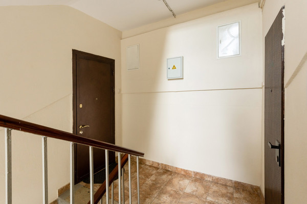 Продам трехкомнатную (3-комн.) квартиру, Ефремова ул, 21, Москва г