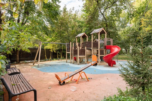 Продам трехкомнатную (3-комн.) квартиру, Ефремова ул, 21, Москва г