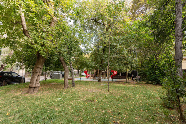 Продам трехкомнатную (3-комн.) квартиру, Ефремова ул, 21, Москва г