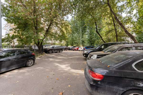 Продам трехкомнатную (3-комн.) квартиру, Ефремова ул, 21, Москва г