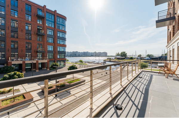 Продам многокомнатную квартиру, Петровская коса, 6к1, Санкт-Петербург г