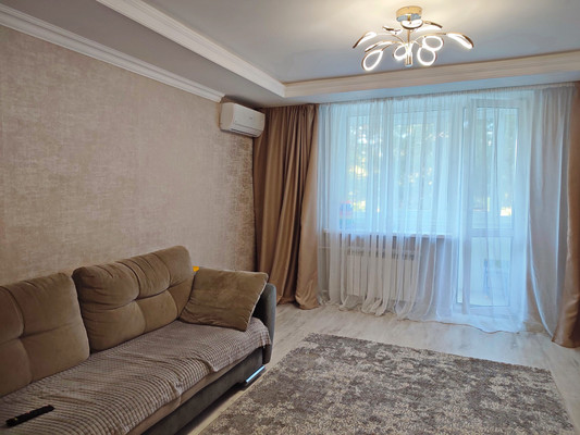 Продам трехкомнатную (3-комн.) квартиру, Ракетная ул, 34, Симферополь г