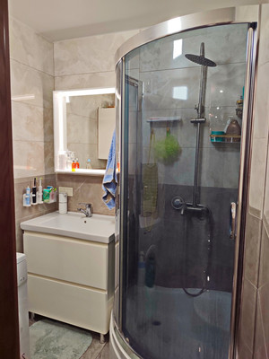 Продам трехкомнатную (3-комн.) квартиру, Ракетная ул, 34, Симферополь г