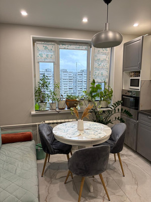 Продам трехкомнатную (3-комн.) квартиру, Авиаторов ул, 4, Москва г