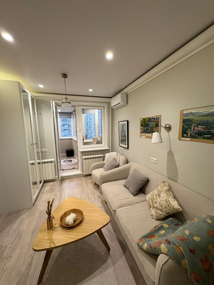 Продам трехкомнатную (3-комн.) квартиру, Авиаторов ул, 4, Москва г