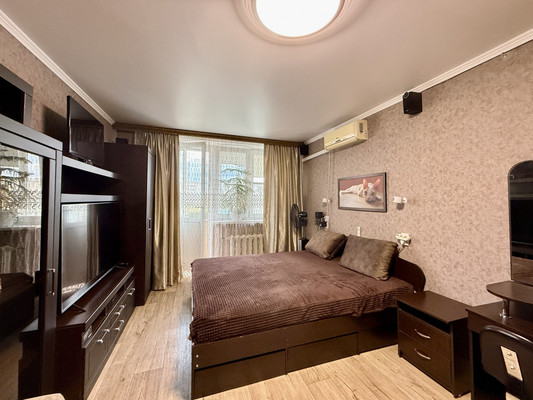 Продам однокомнатную (1-комн.) квартиру, 1 Конной Армии ул, 17, Симферополь г