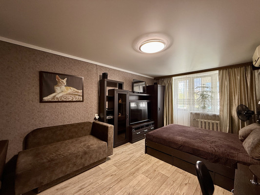 Продам однокомнатную (1-комн.) квартиру, 1 Конной Армии ул, 17, Симферополь г