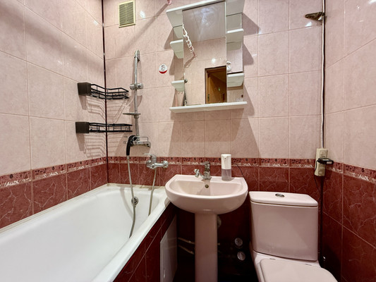 Продам однокомнатную (1-комн.) квартиру, 1 Конной Армии ул, 17, Симферополь г