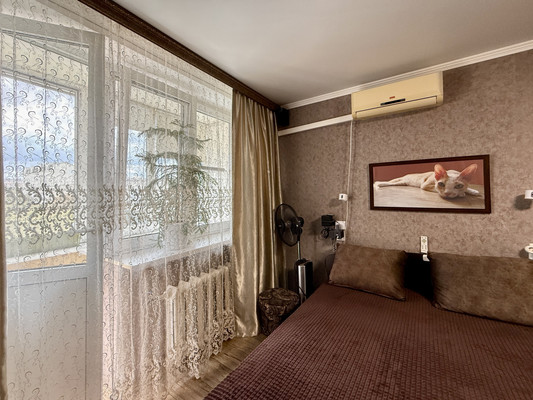 Продам однокомнатную (1-комн.) квартиру, 1 Конной Армии ул, 17, Симферополь г