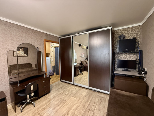 Продам однокомнатную (1-комн.) квартиру, 1 Конной Армии ул, 17, Симферополь г