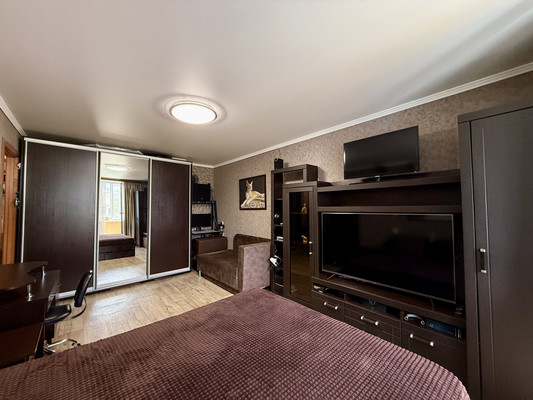 Продам однокомнатную (1-комн.) квартиру, 1 Конной Армии ул, 17, Симферополь г