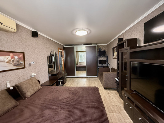 Продам однокомнатную (1-комн.) квартиру, 1 Конной Армии ул, 17, Симферополь г