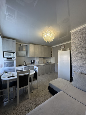 Продам двухкомнатную (2-комн.) квартиру, Героя РФ Александра Прохоренко ул, 1, Зеленоградск г