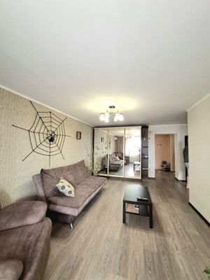 Продам многокомнатную квартиру, 34-й мкр, 15Г, Октябрьский г