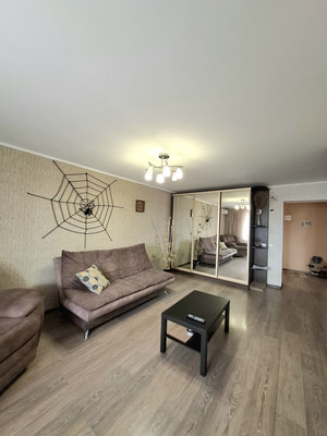 Продам многокомнатную квартиру, 34-й мкр, 15Г, Октябрьский г