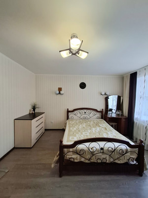 Продам многокомнатную квартиру, 34-й мкр, 15Г, Октябрьский г