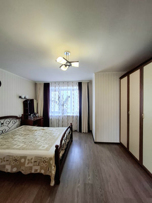 Продам многокомнатную квартиру, 34-й мкр, 15Г, Октябрьский г