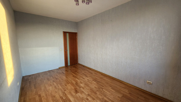 Продам трехкомнатную (3-комн.) квартиру, Искровский пр-кт, 22, Санкт-Петербург г