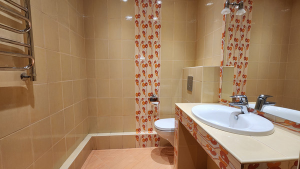 Продам трехкомнатную (3-комн.) квартиру, Искровский пр-кт, 22, Санкт-Петербург г