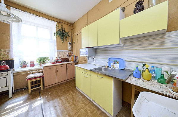 Продам комнату в 6-комн. квартире, Глинки ул, 1, Санкт-Петербург г