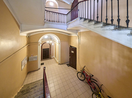 Продам комнату в 6-комн. квартире, Глинки ул, 1, Санкт-Петербург г