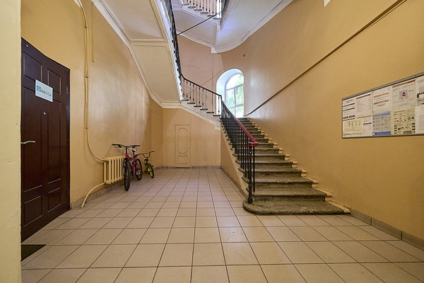 Продам комнату в 6-комн. квартире, Глинки ул, 1, Санкт-Петербург г