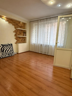 Продам трехкомнатную (3-комн.) квартиру, Розы Люксембург ул, 168, Армавир г