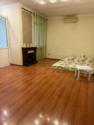 Продам трехкомнатную (3-комн.) квартиру, Розы Люксембург ул, 168, Армавир г